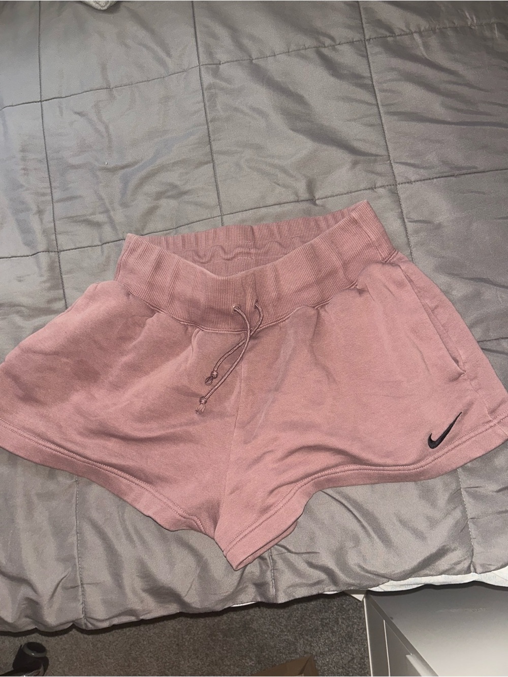 Mauve Nike Phoenix fleece shorts